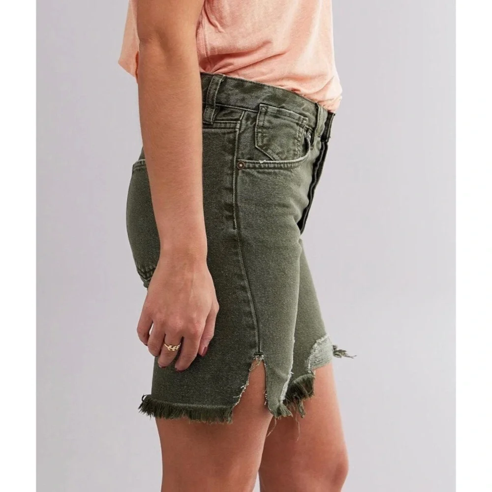 We the Free Free People Sequoia Distressed High Rise Shorts in Forest Sz. 25